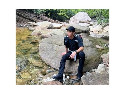 김수현 6개월 만에 근황 공개 유튜브에서 화제