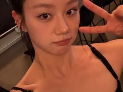 혜리 블랙 민소매로 미모 과시